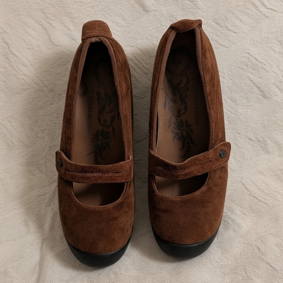 Merrell Brown Suede Mary Jane Flats with Black Rubber Soles Size 10 - Picture 7 of 9